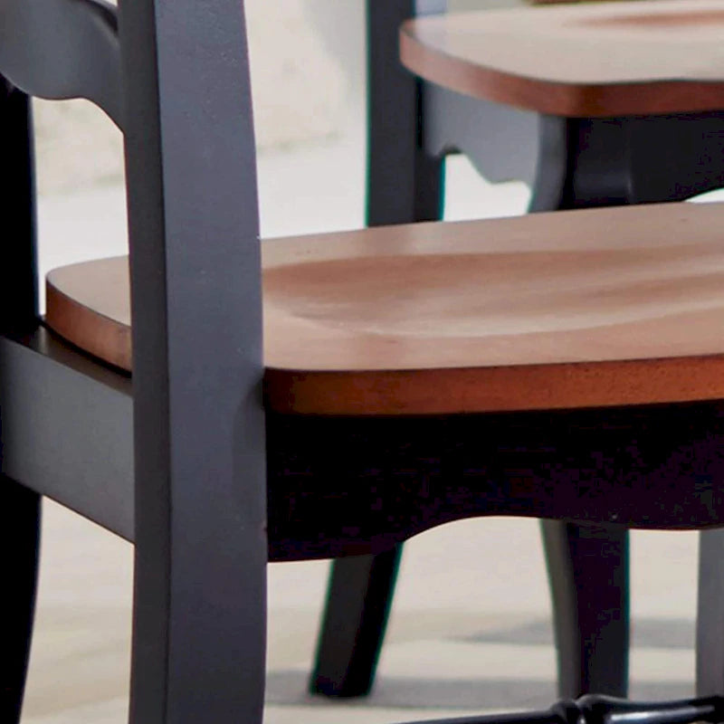 Deux ensembles de chaises