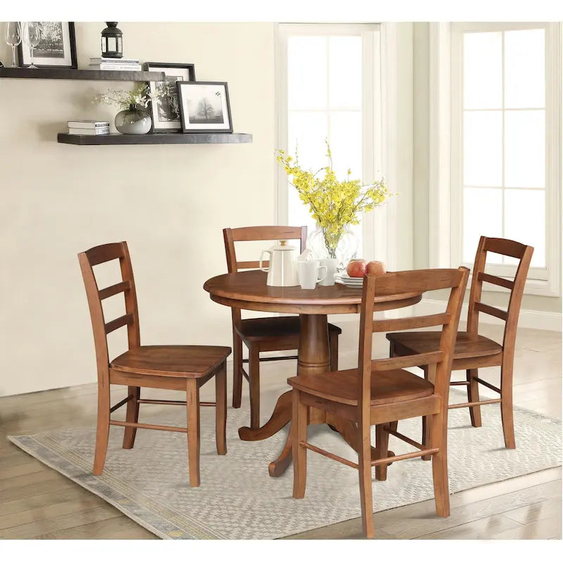 Table à manger ronde en bois massif avec 4 chaises à dossier ajouré