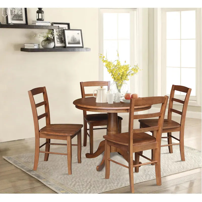 Table à manger ronde en bois massif avec 4 chaises à dossier ajouré