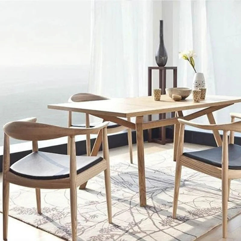 Chaise de salle à manger Kennedy en bois massif coudée, en chêne et similicuir