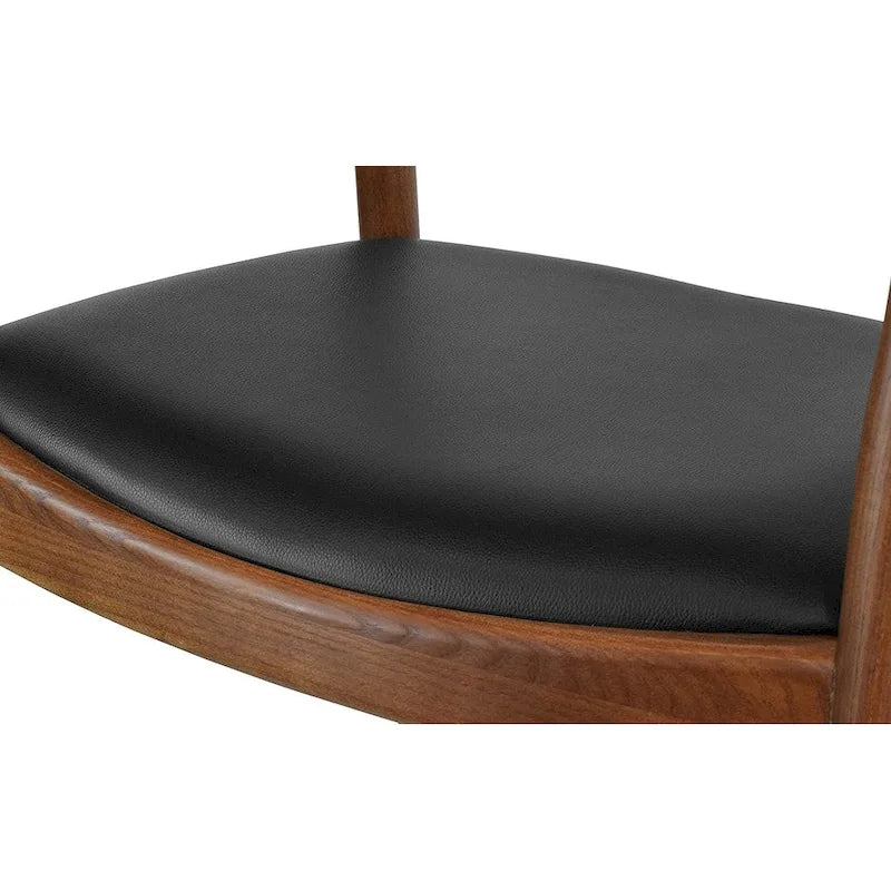 Chaise de salle à manger Kennedy en bois massif coudée, en chêne et similicuir