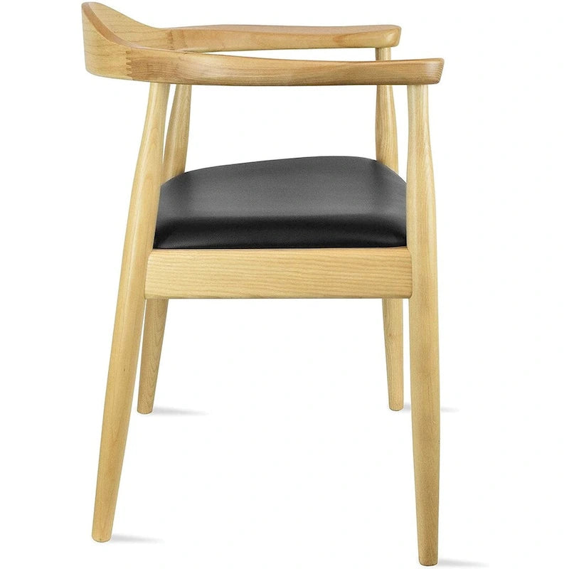 Chaise de salle à manger Kennedy en bois massif coudée, en chêne et similicuir