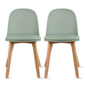 Ensemble de deux chaises de salle à manger, avec dossiers, sans accoudoirs, assise en plastique et pieds en bois.