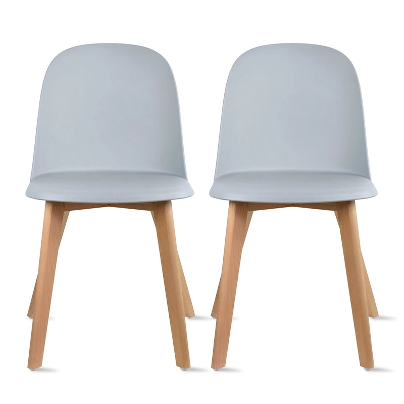 Ensemble de deux chaises de salle à manger, avec dossiers, sans accoudoirs, assise en plastique et pieds en bois.