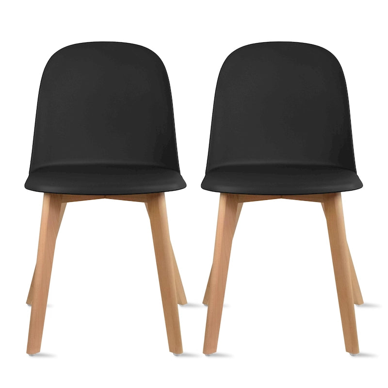 Ensemble de deux chaises de salle à manger, avec dossiers, sans accoudoirs, assise en plastique et pieds en bois.