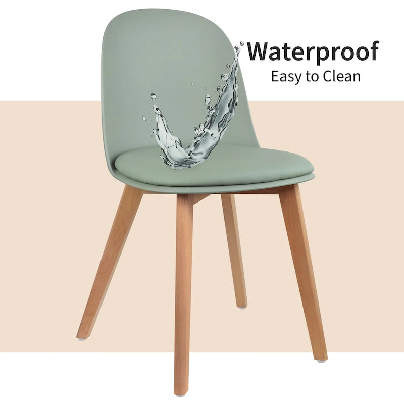 Ensemble de deux chaises de salle à manger, avec dossiers, sans accoudoirs, assise en plastique et pieds en bois.