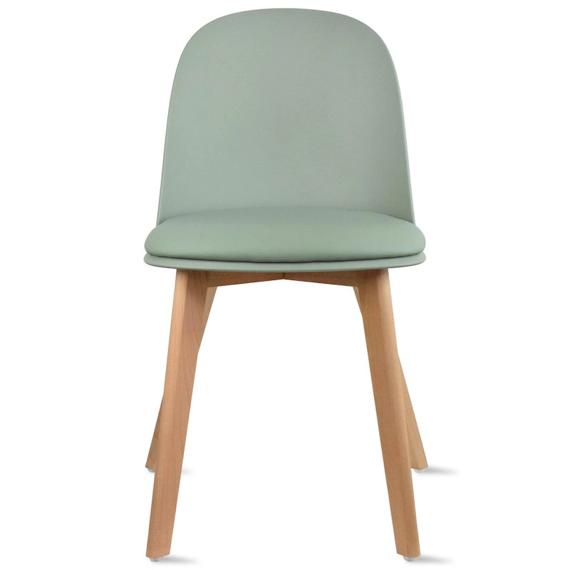 Ensemble de deux chaises de salle à manger, avec dossiers, sans accoudoirs, assise en plastique et pieds en bois.