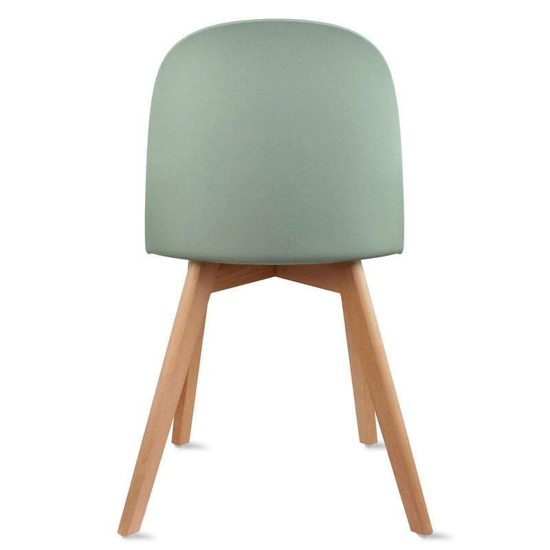 Ensemble de deux chaises de salle à manger, avec dossiers, sans accoudoirs, assise en plastique et pieds en bois.