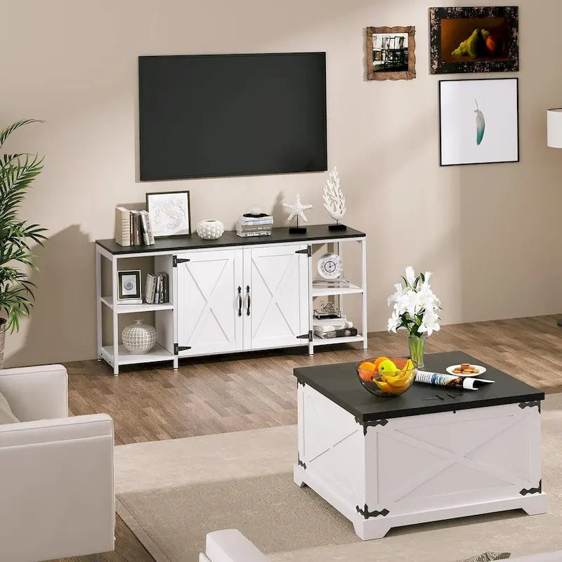 Meuble TV de style rustique avec portes et étagères ouvertes