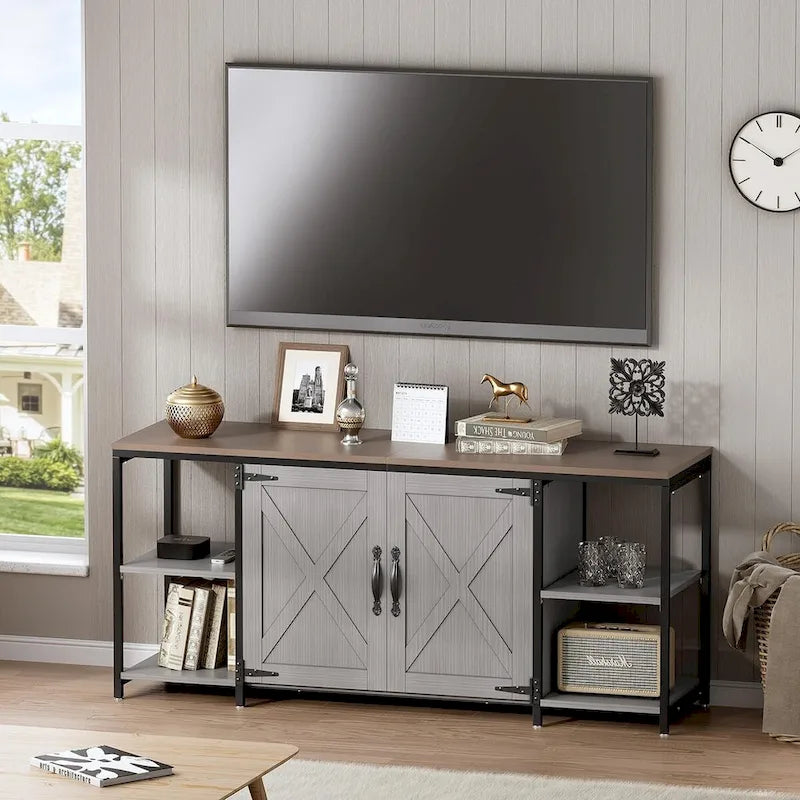 Meuble TV de style rustique avec portes et étagères ouvertes
